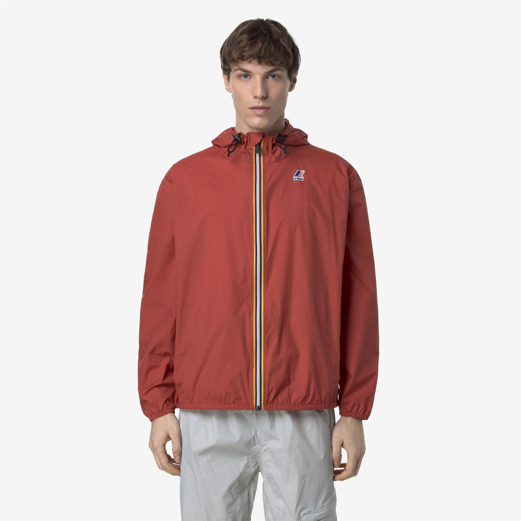 Jackets_UNISEX_LE VRAI 4.0 CLAUDE_Mid_Red Jasper - Commercial 2