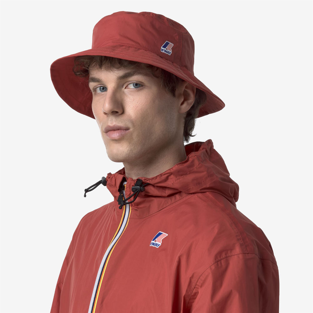 Headwear_UNISEX_LE VRAI 4.0 MAYLIS_Hat_Red Jasper - Commercial 4