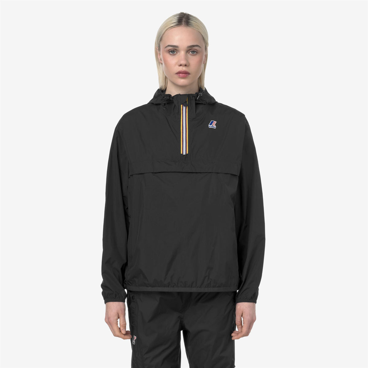 Jackets_UNISEX_LE VRAI 4.0 LEON EAST_Short_Black Pure - Commercial 4