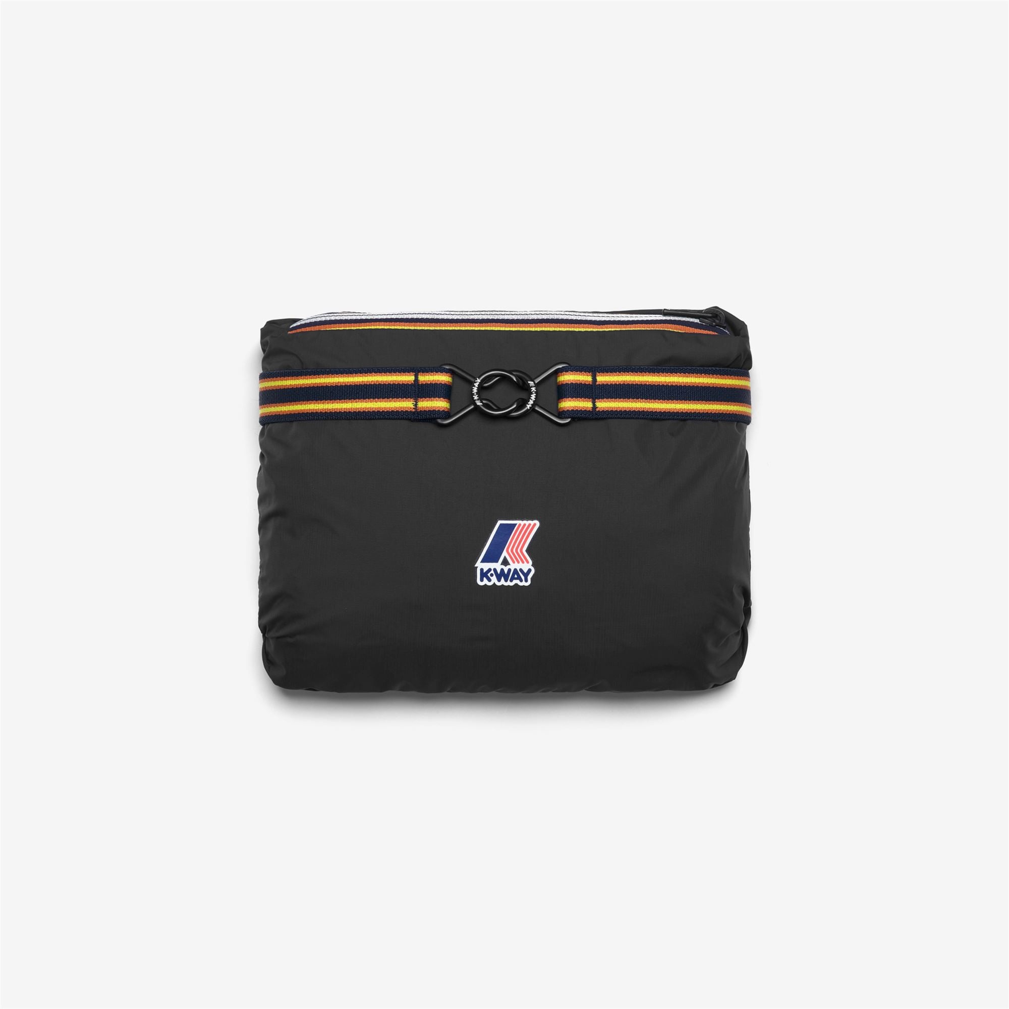 Jackets_UNISEX_LE VRAI 4.0 LEON EAST_Short_Black Pure - Commercial 2