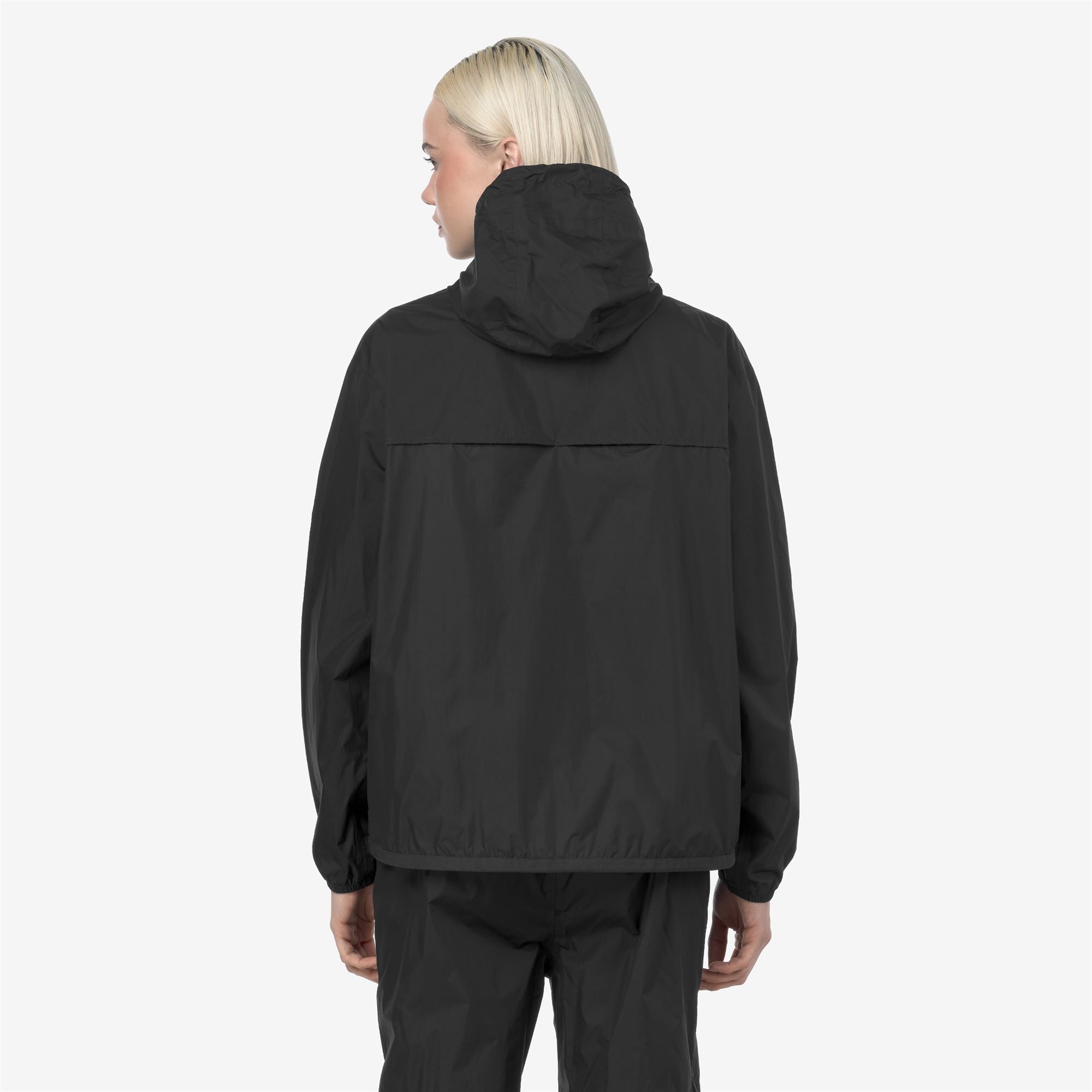 Jackets_UNISEX_LE VRAI 4.0 LEON EAST_Short_Black Pure - Commercial 6
