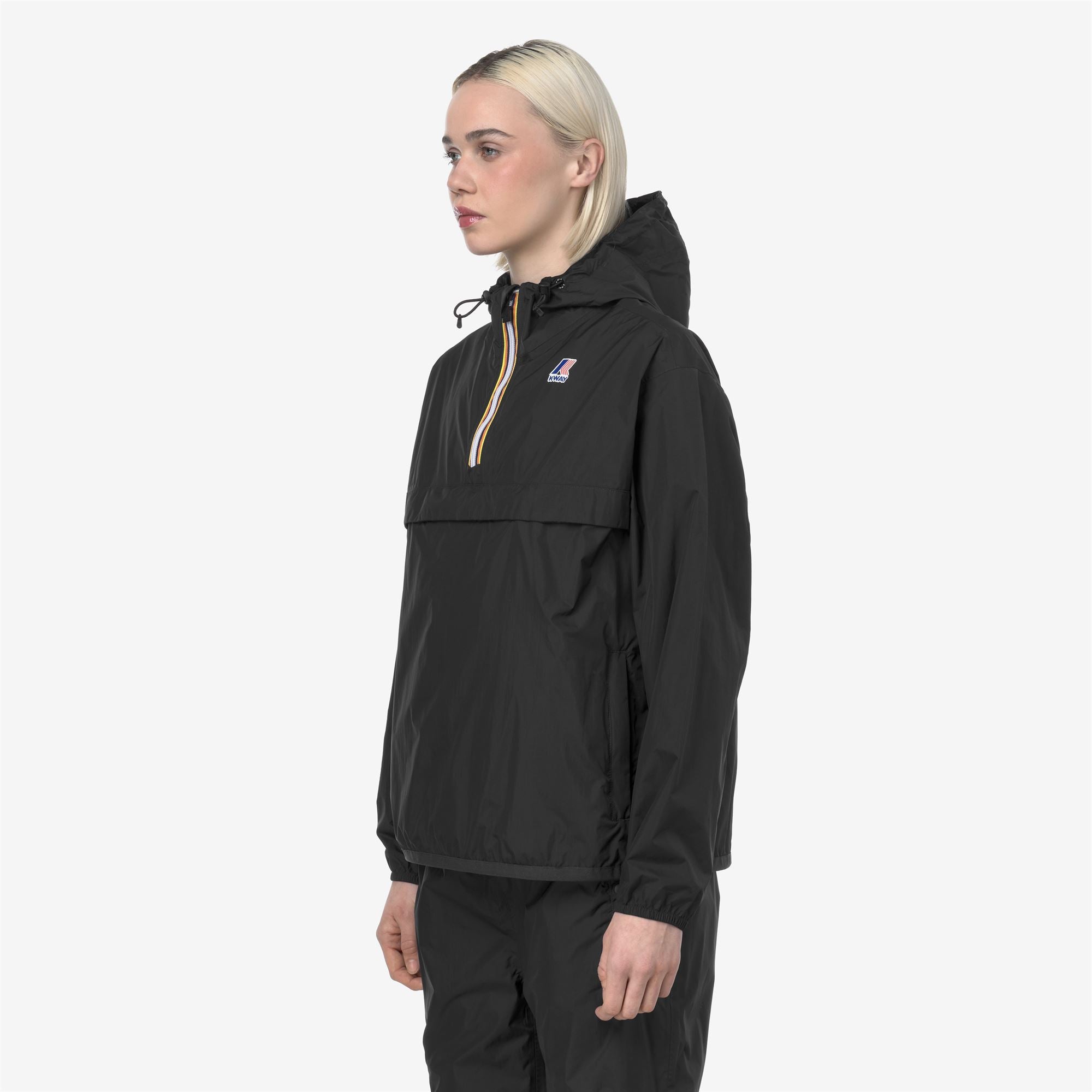 Jackets_UNISEX_LE VRAI 4.0 LEON EAST_Short_Black Pure - Commercial 5
