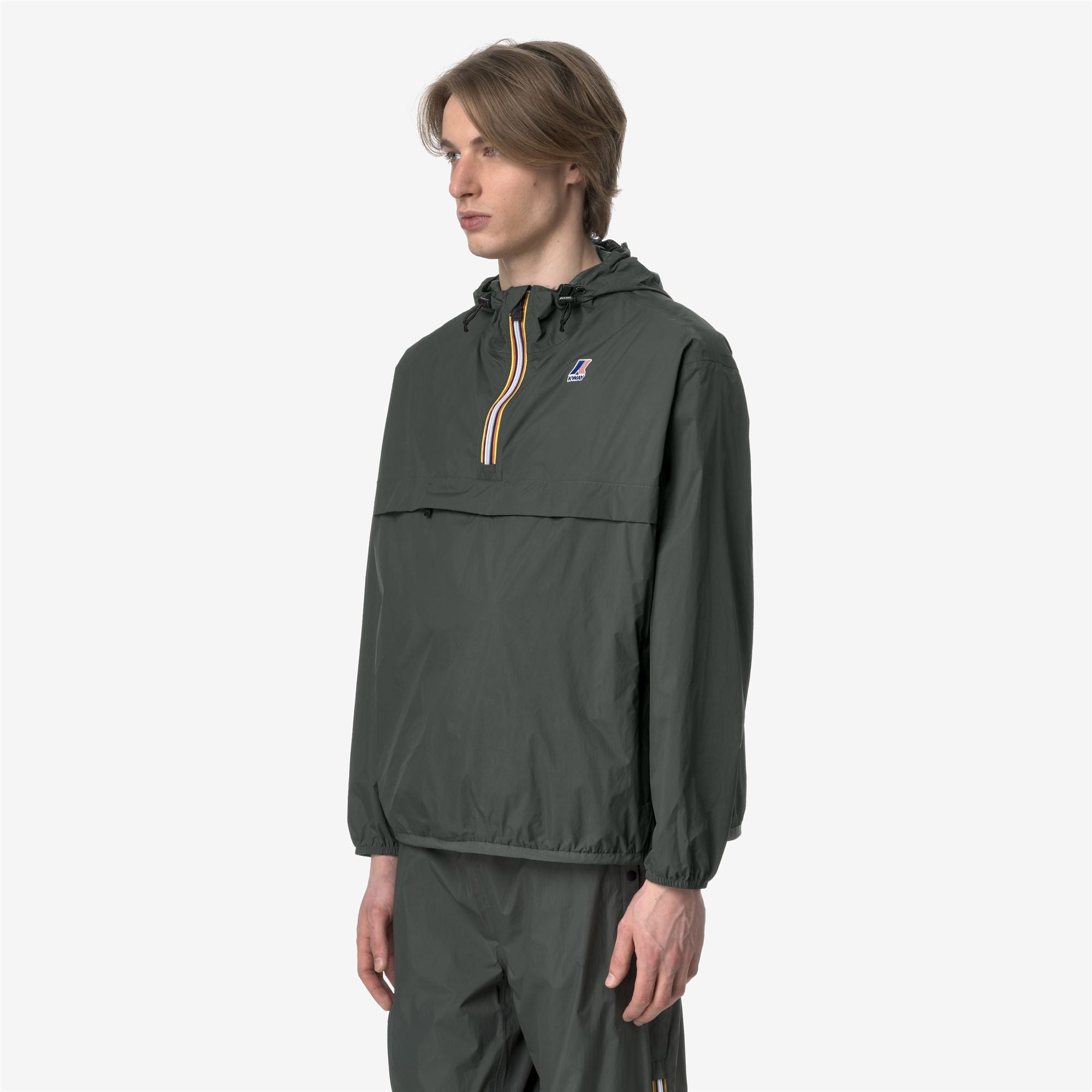 Jackets_UNISEX_LE VRAI 4.0 LEON EAST_Short_GREEN BLACKISH - Commercial 5