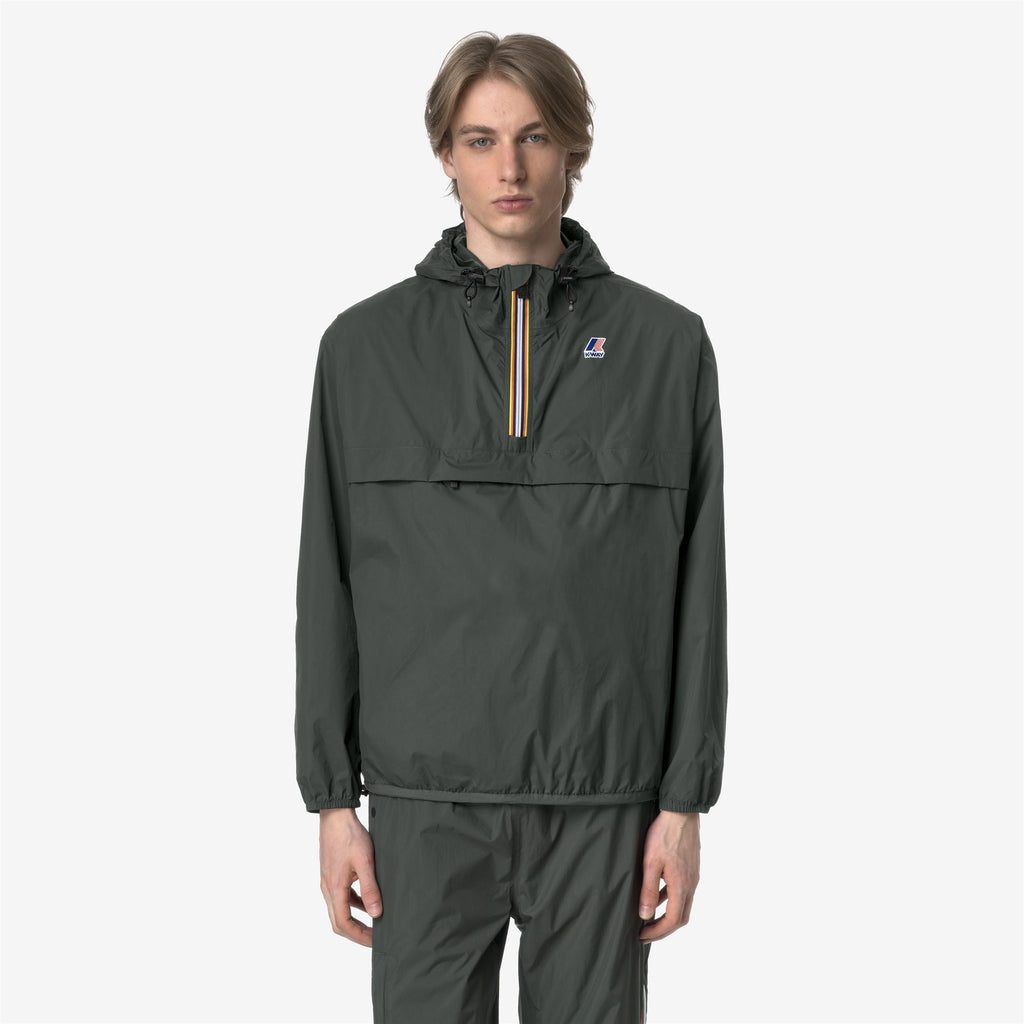 Jackets_UNISEX_LE VRAI 4.0 LEON EAST_Short_GREEN BLACKISH - Commercial 4