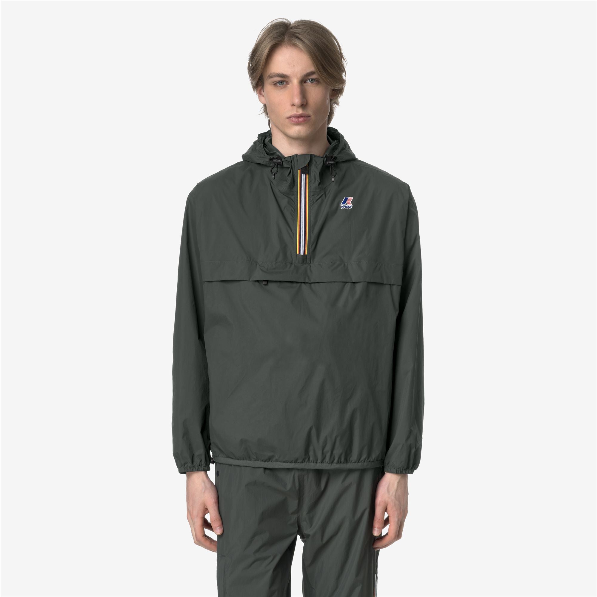 Jackets_UNISEX_LE VRAI 4.0 LEON EAST_Short_GREEN BLACKISH - Commercial 4
