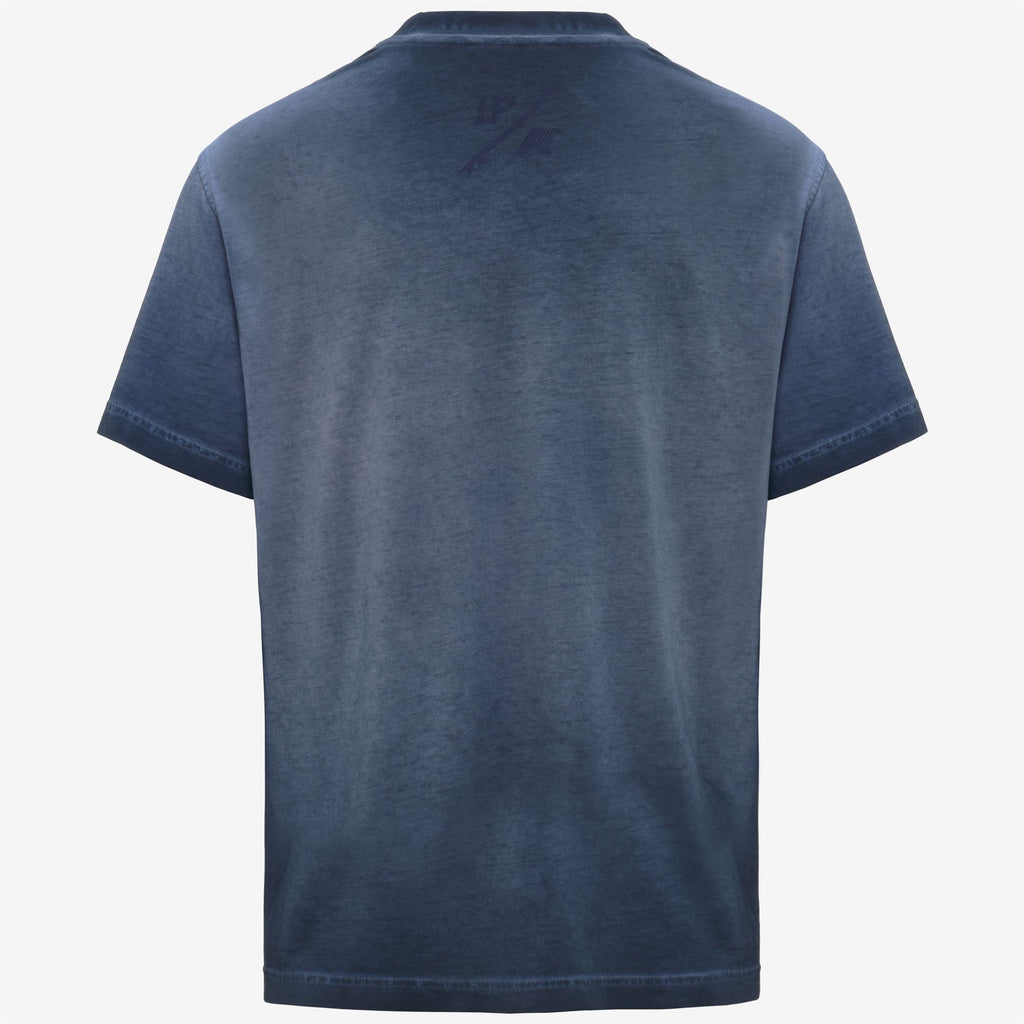 T-Shirts & Top_Man_LEO LF_T-Shirt_Blue Insignia - Commercial 2