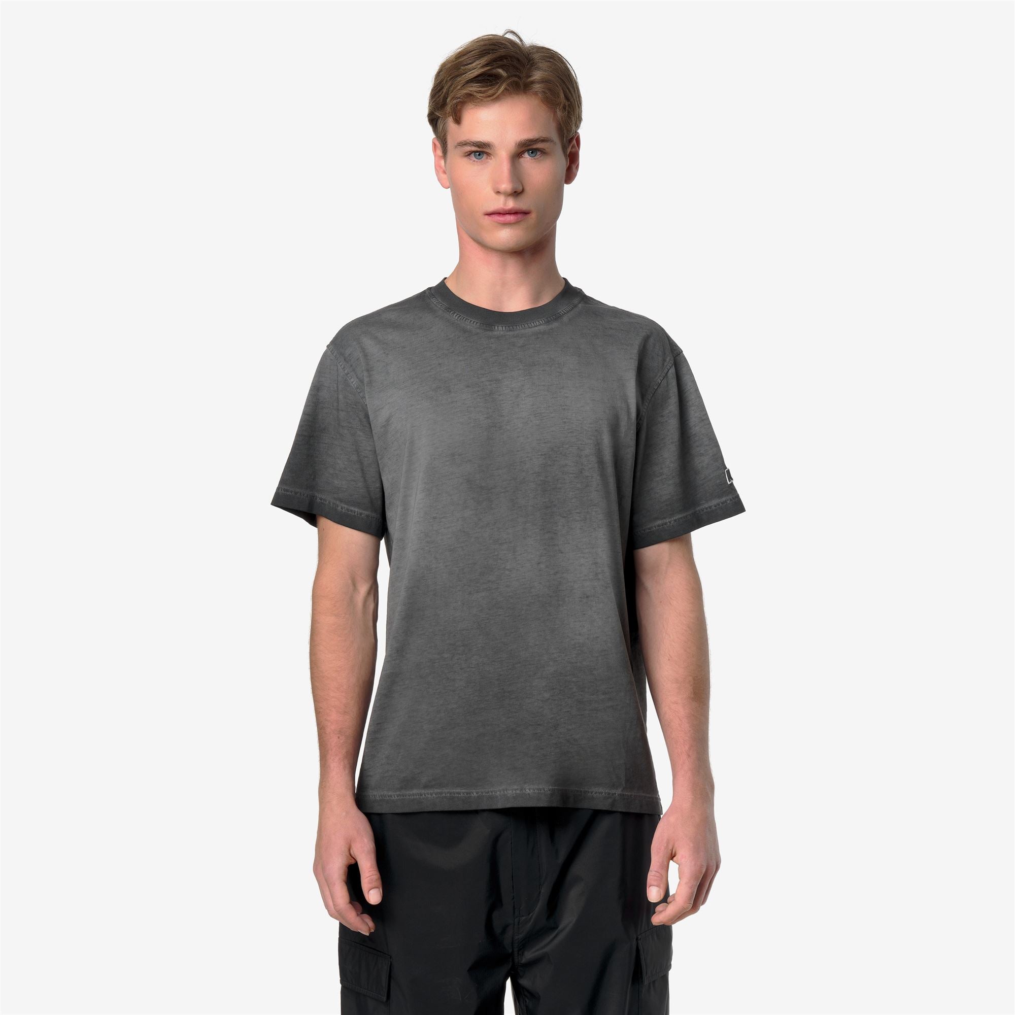 T-Shirts & Top_Man_LEO LF_T-Shirt_Black Pure - Commercial 4