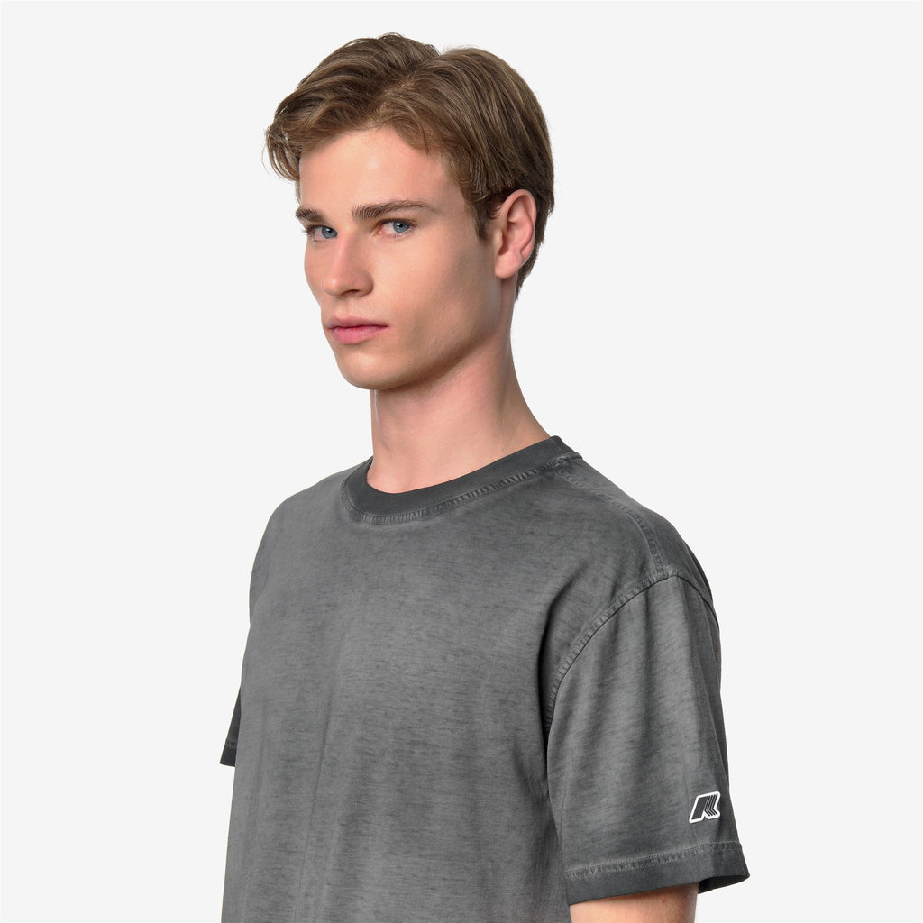 T-Shirts & Top_Man_LEO LF_T-Shirt_Black Pure - Commercial 7