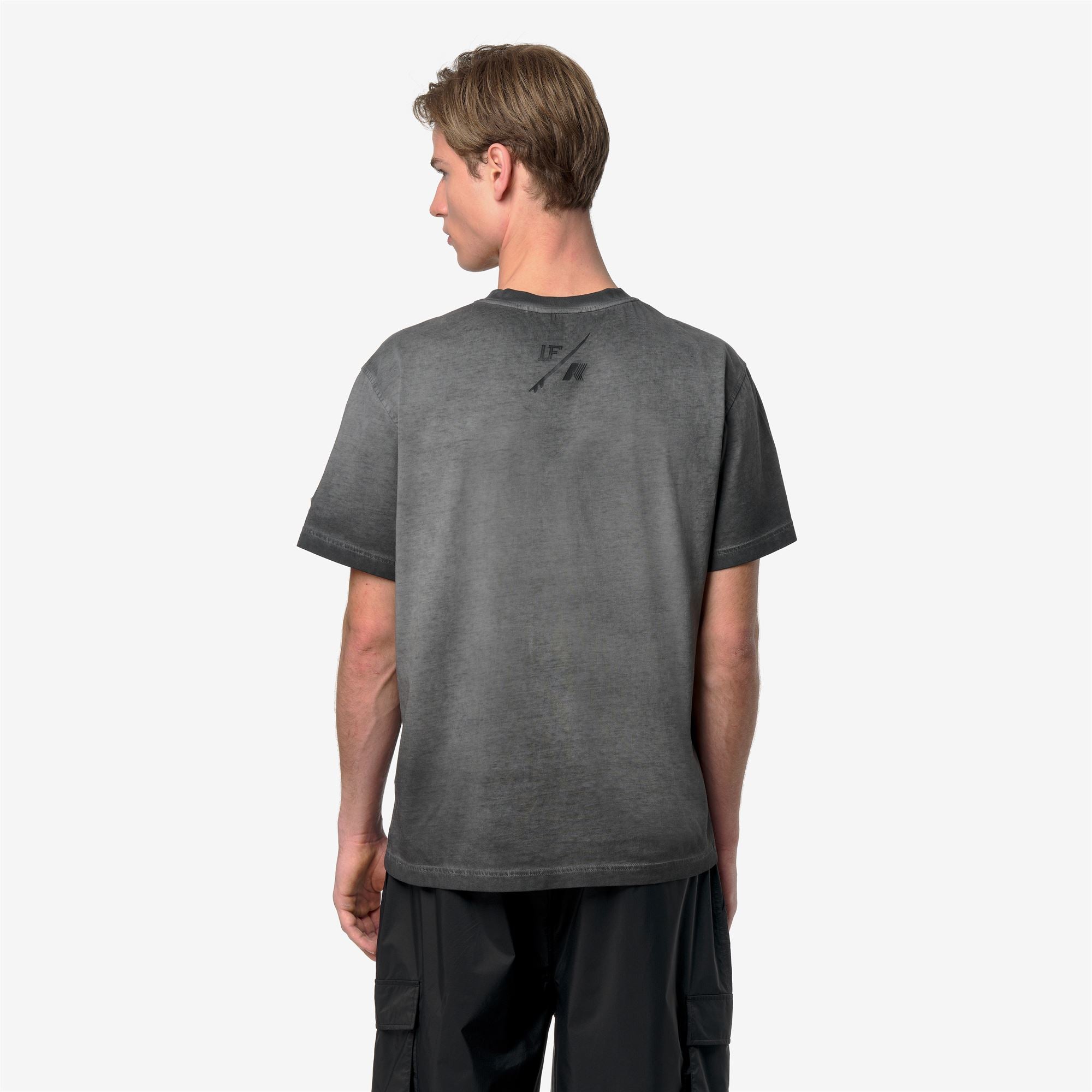 T-Shirts & Top_Man_LEO LF_T-Shirt_Black Pure - Commercial 6
