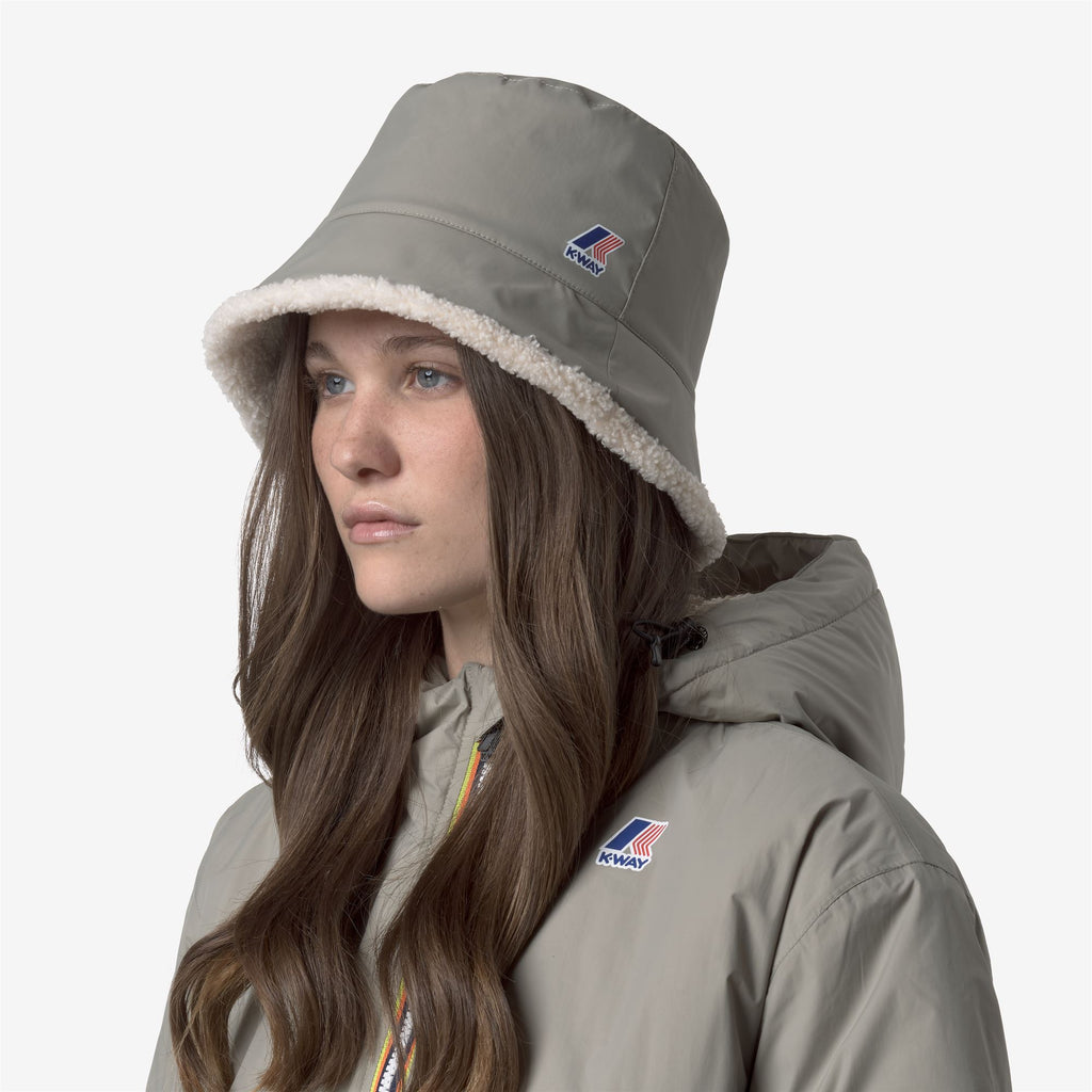 Headwear_UNISEX_LE VRAI 4.0 PASCALLE ORSETTO_Hat_Green Oak - Commercial 3