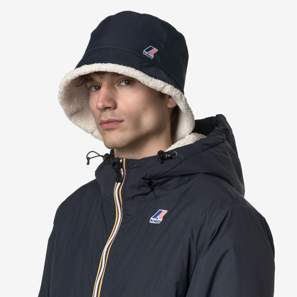 Headwear_UNISEX_LE VRAI 4.0 PASCALLE ORSETTO_Hat_Blue Depth - Commercial 3