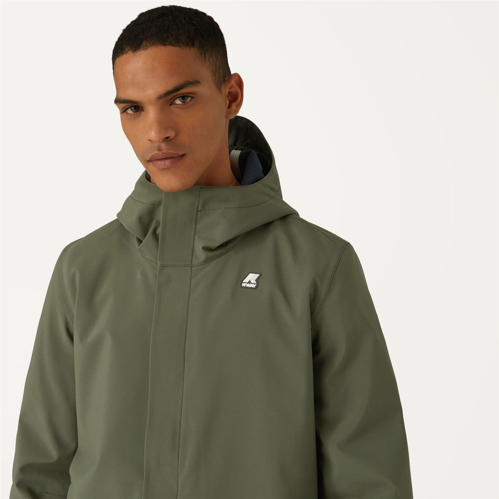 Jackets_Man_Thomas Bonded_Long_GREEN BLACKISH  - Blue Depth - Commercial 7