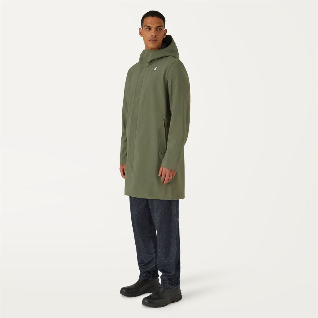 Jackets_Man_Thomas Bonded_Long_GREEN BLACKISH  - Blue Depth - Commercial 5