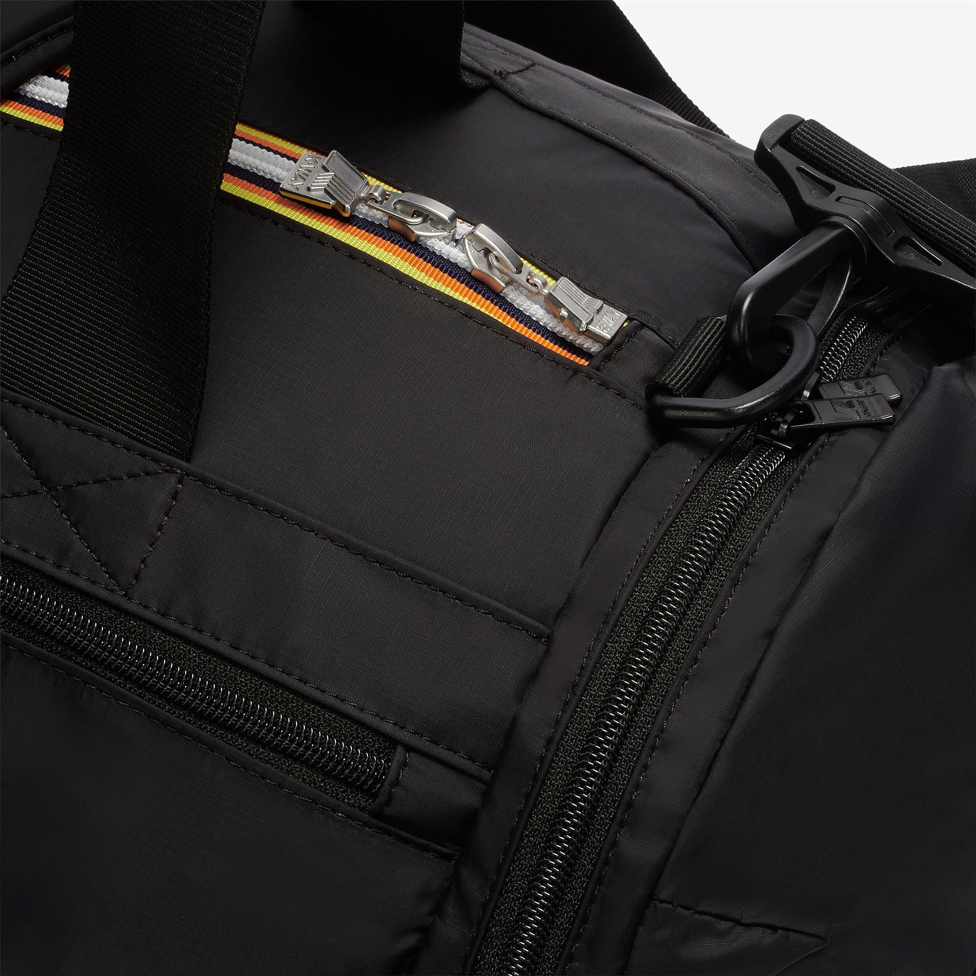 Bags_UNISEX_MEREVILLE S_Duffle_Black Pure - Commercial 3