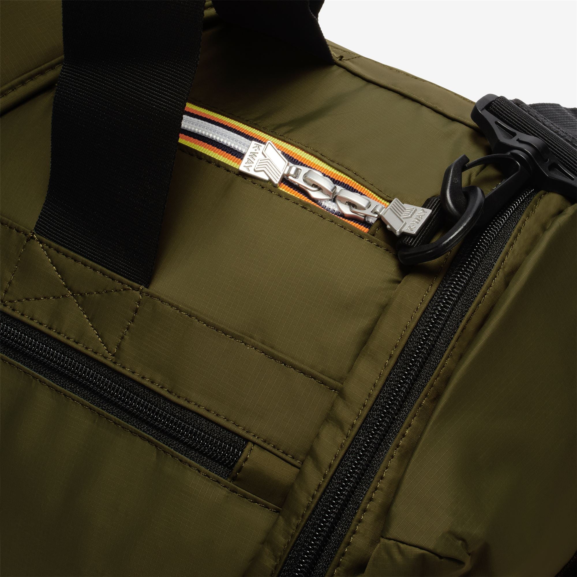 Bags_UNISEX_MEREVILLE S_Duffle_GREEN BLACKISH - Commercial 3
