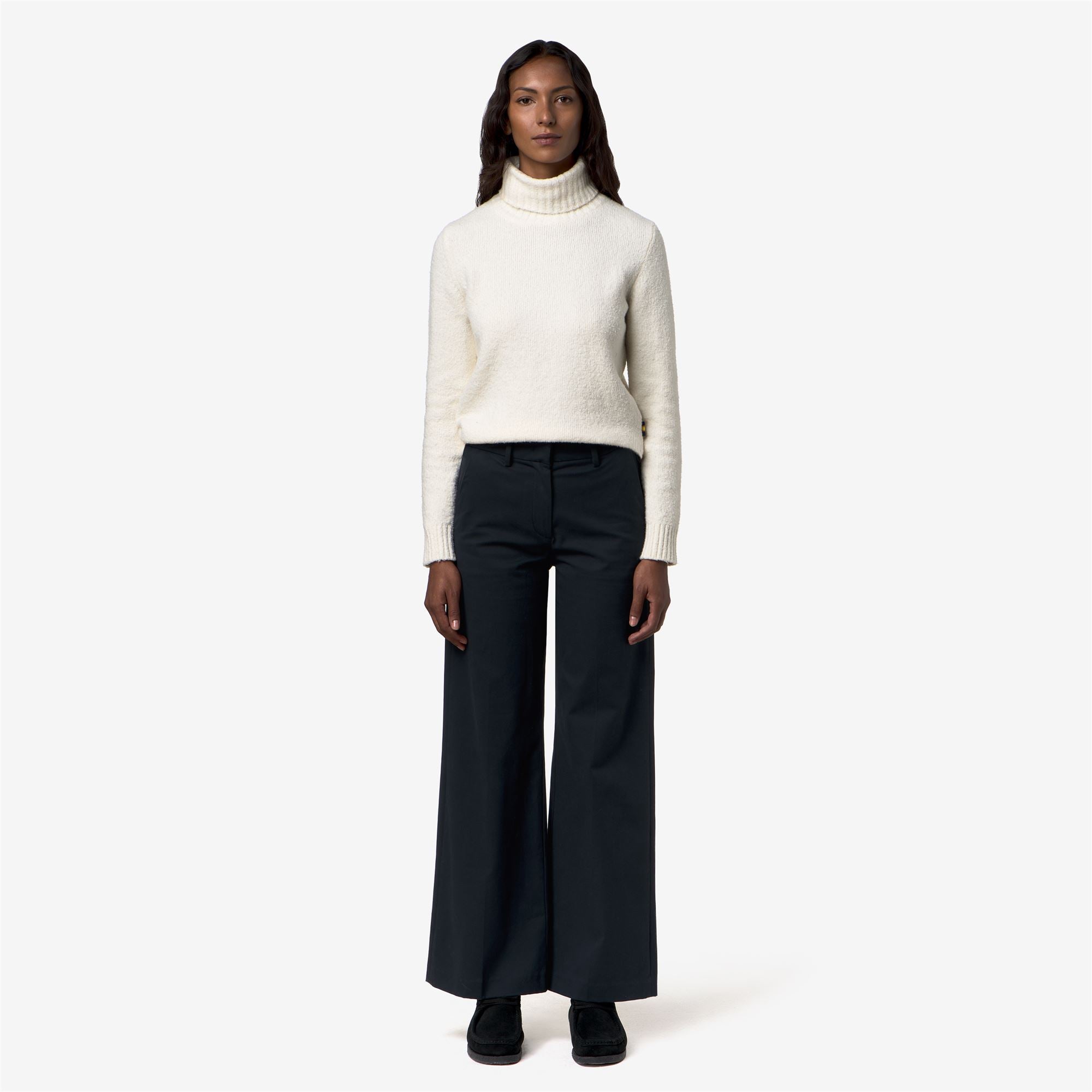 Pants_Woman_TYANNE TWILL TECH PEACH_Chino_Blue Depth - Commercial 4