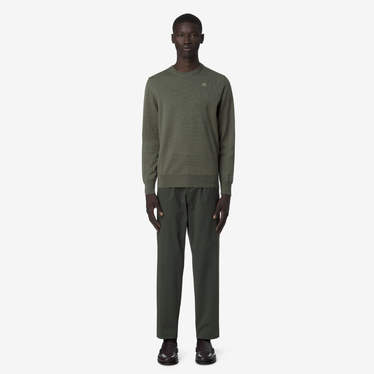 Pants_MAN_AILTON TWILL TECH PEACH_Chino_GREEN BLACKISH - Commercial 4