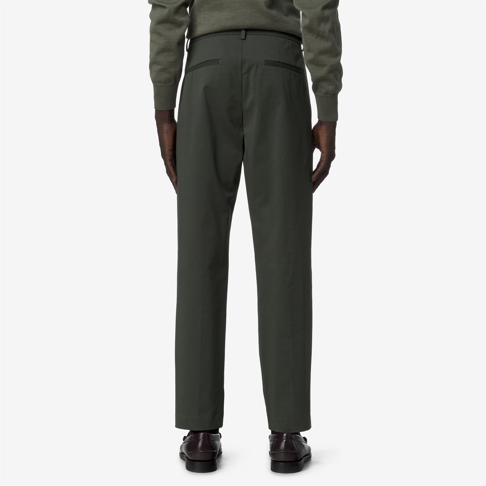 Pants_MAN_AILTON TWILL TECH PEACH_Chino_GREEN BLACKISH - Commercial 6