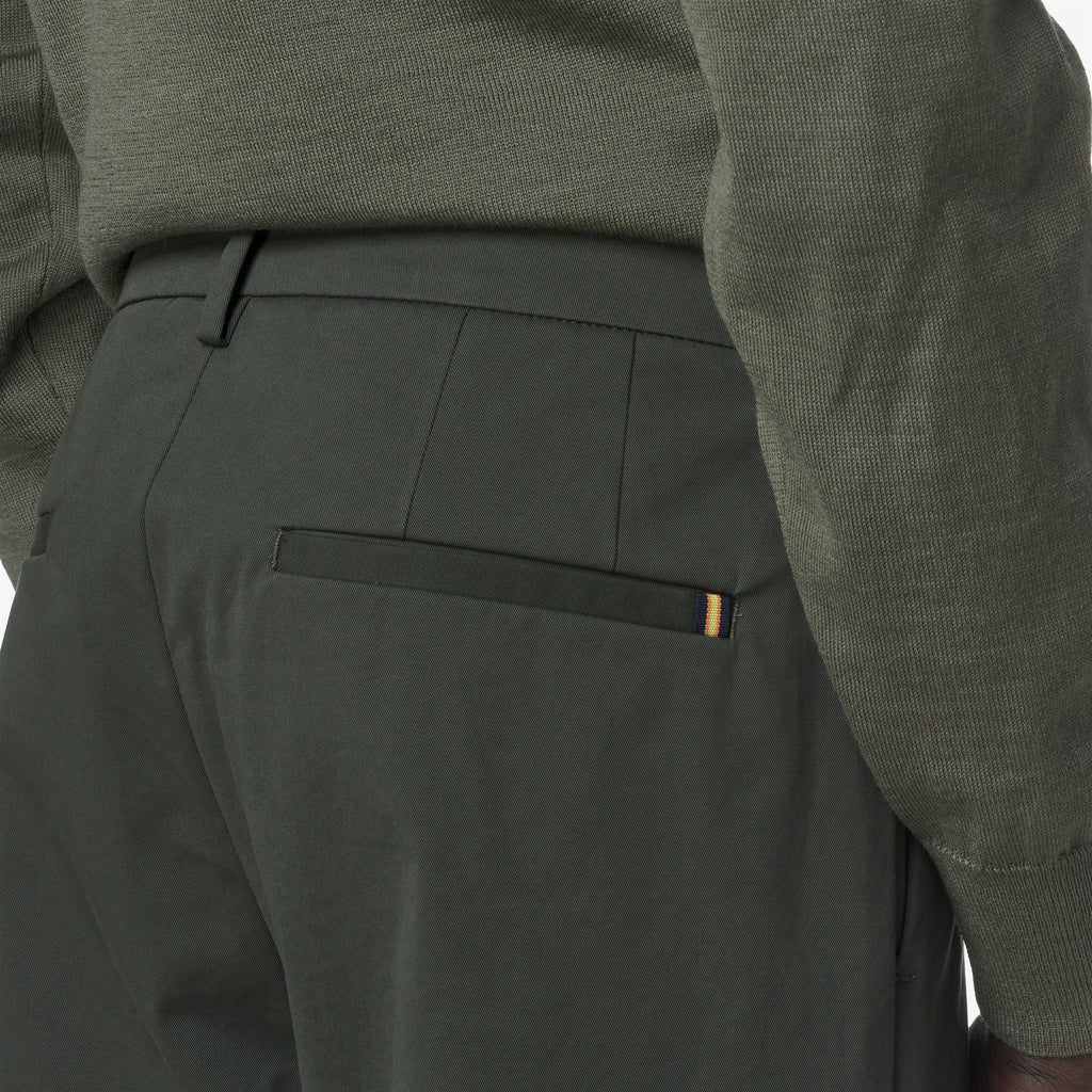 Pants_MAN_AILTON TWILL TECH PEACH_Chino_GREEN BLACKISH - Commercial 7