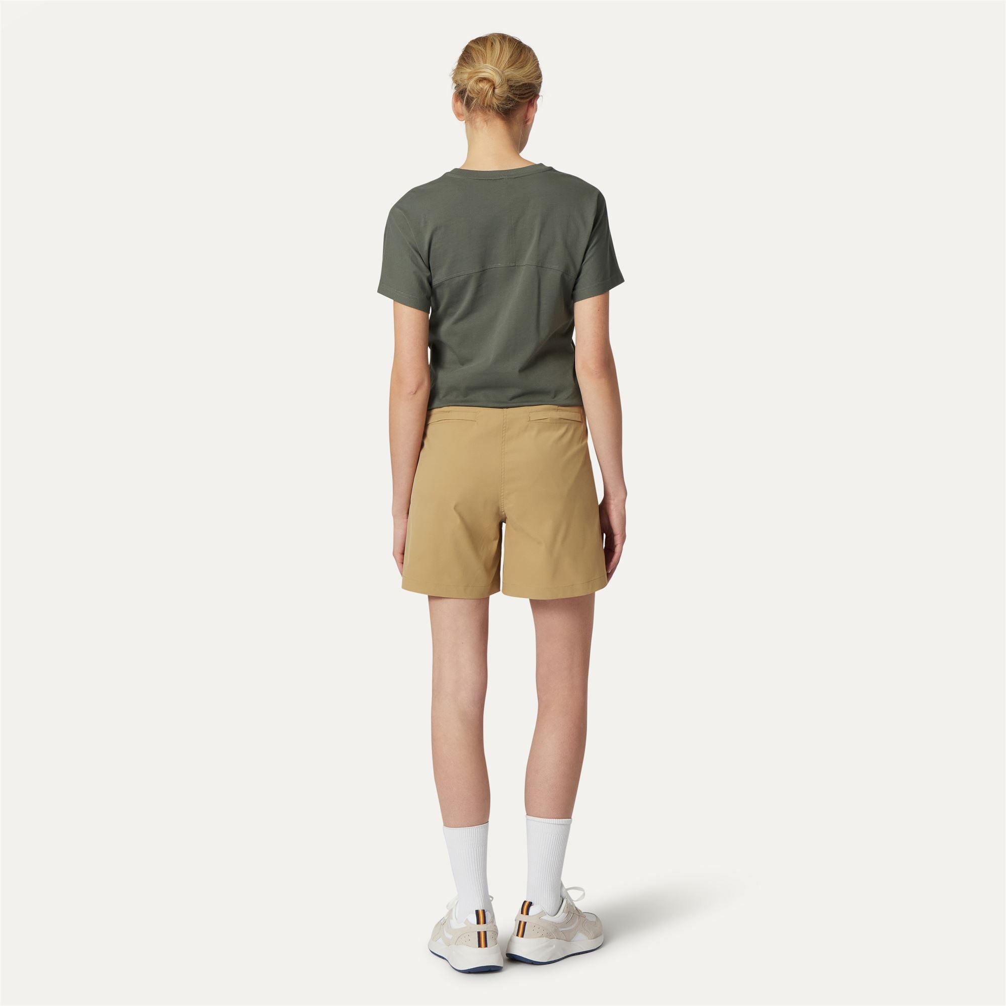 Shorts_WOMAN_NOISE TWILL_Chino_Beige Khaki - Commercial 6