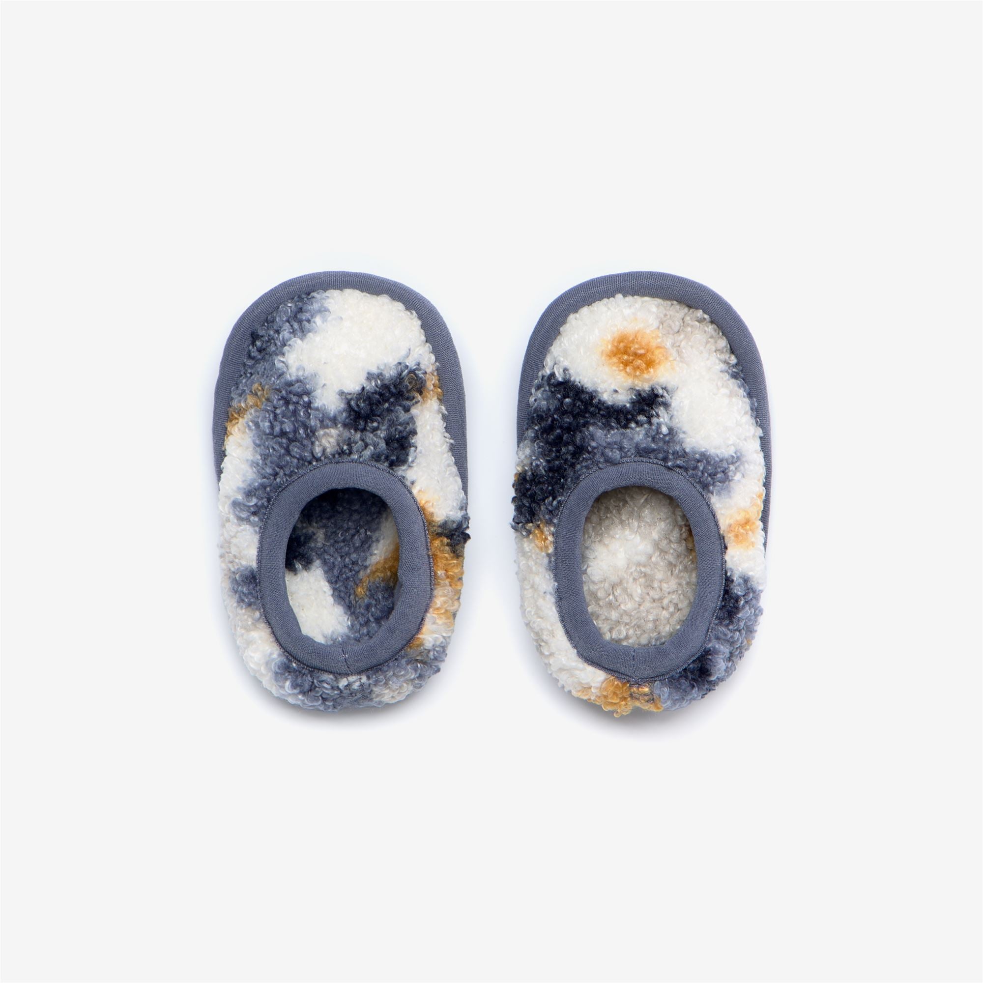Sets_KID UNISEX_E. GIFT SET POLAR GRAPHIC_Blanket / Hat / Shoes_AVIO-CAMO BOY AVIO - Commercial 4