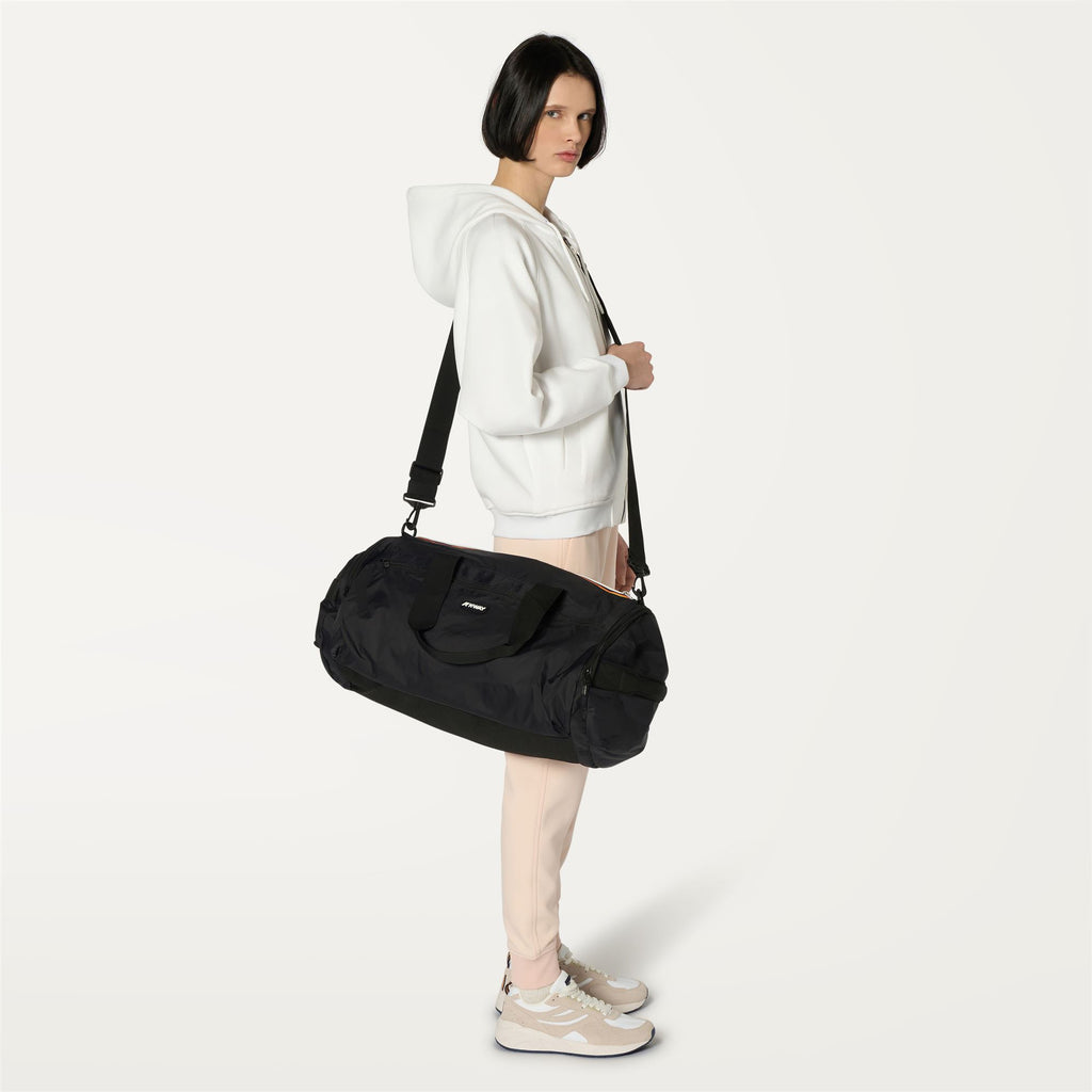 Bags_UNISEX_MAREVILLE M_Duffle_Black Pure - Commercial 4
